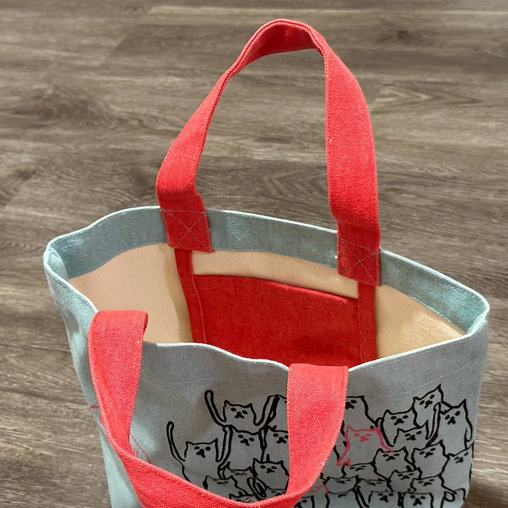 Loop Kitten Cat Tote Bag ❘ Travel Bag ❘ Causal Bag ❘ 2-Handle Bag ❘ Animal Print - Picture 5 of 5